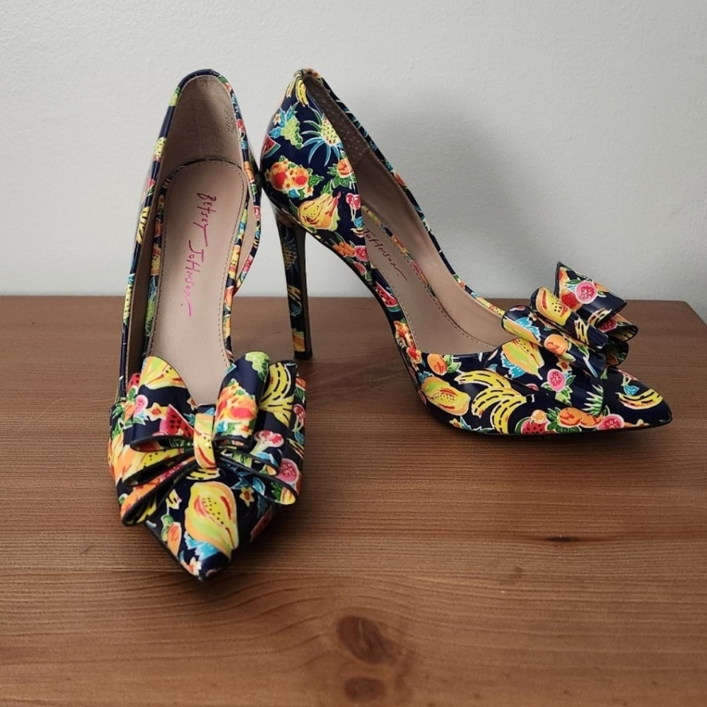 Preowned Betsey Johnson Prince P Fruit Multi Heels in size women's 6.5